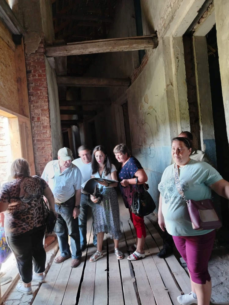 Сотрудники краеведческого музея и участники МО ВОС Унечского района совершили выездную экскурсию в село Ляличи