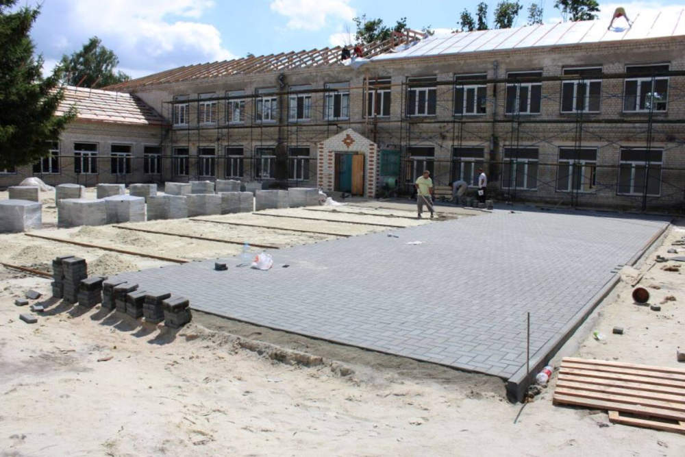 В Стародубском округе Брянщины продолжается капитальный ремонт Остроглядовской СОШ