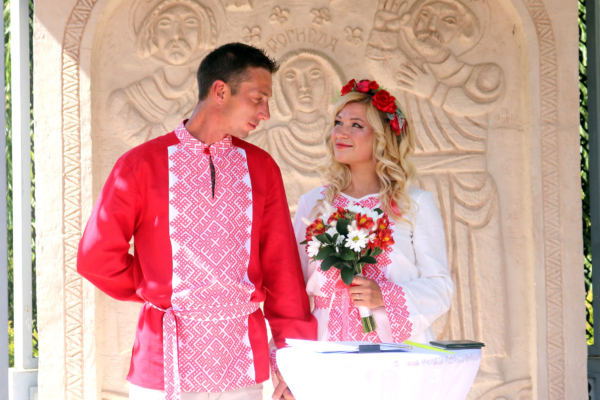 Свадьбу в русском стиле сыграли в брянском Рогнедино