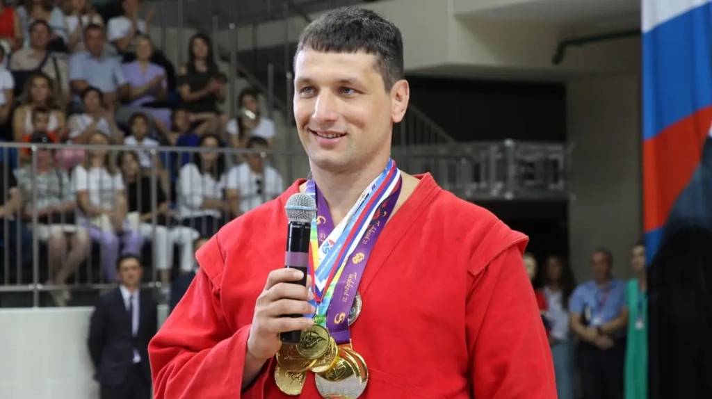 Артём Осипенко из Брянска стал обладателем Кубка мира по самбо