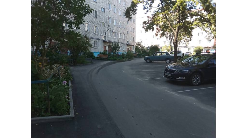 В брянском Дятьково по нацпроекту отремонтировали двор