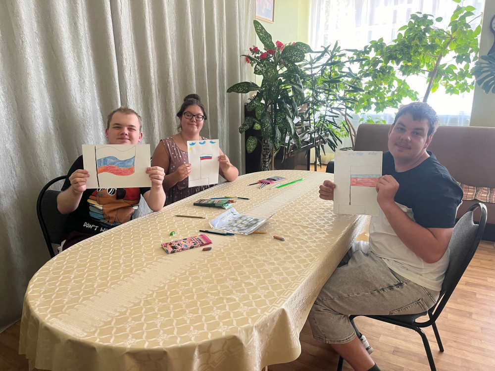 В Унече для участников клуба «Преодоление» провели мероприятие, посвященное Дню государственного флага РФ