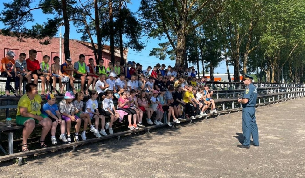 Заместитель начальника ОНДПР по Унечскому району Болотвин А.А. рассказал детям о «Правилах безопасности»