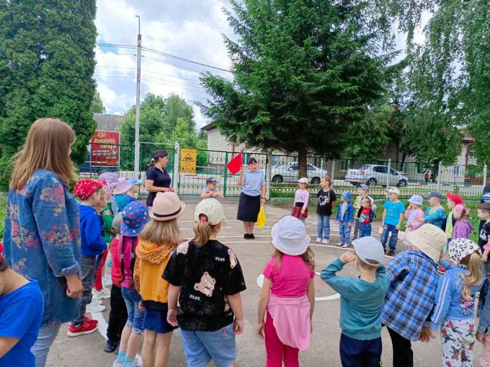 Сотрудники линейного отдела полиции на железнодорожной станции Унеча провели информационно-игровое мероприятие «Знаток железнодорожного транспорта »