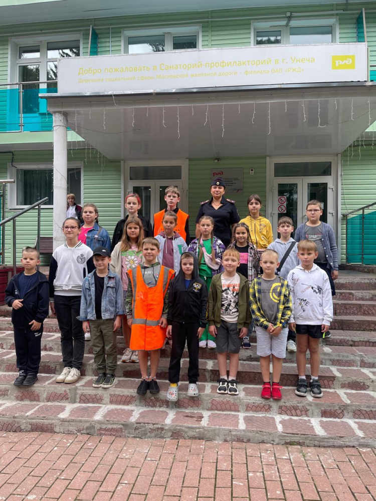 Сотрудники линейного отдела полиции на станции Унеча провели  игру «Железная дорога — детям не игрушка» в лагере дневного пребывания в санатории–профилактории ОАО «РЖД»