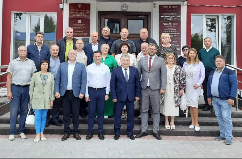 В Унече рассмотрели вопрос о досрочном прекращении полномочий главы администрации Унечского района