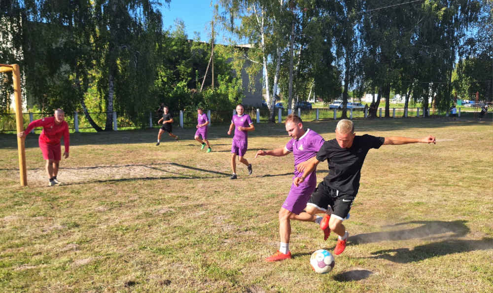 В Унечском районе футбольным турниром почтили память воинов-земляков, погибших в ходе СВО