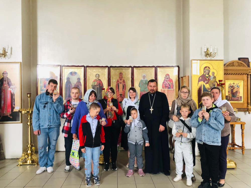 В Унече участники клуба «Преодоление» и подопечные ГБУ КЦСОН побывали на экскурсии в храме Святителя Николая