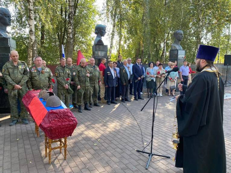 В Навле перезахоронили останки красноармейцев