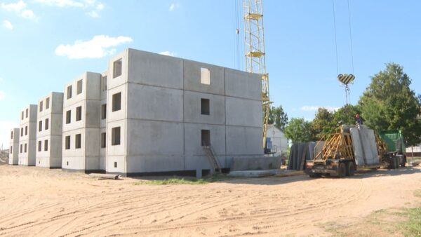 Завершается возведение многоквартирного дома для детей-сирот в поселке Латыши
