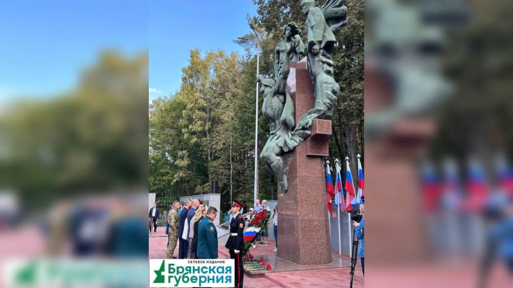 В День города в Бежицком районе Брянска открыли после ремонта воинский мемориал