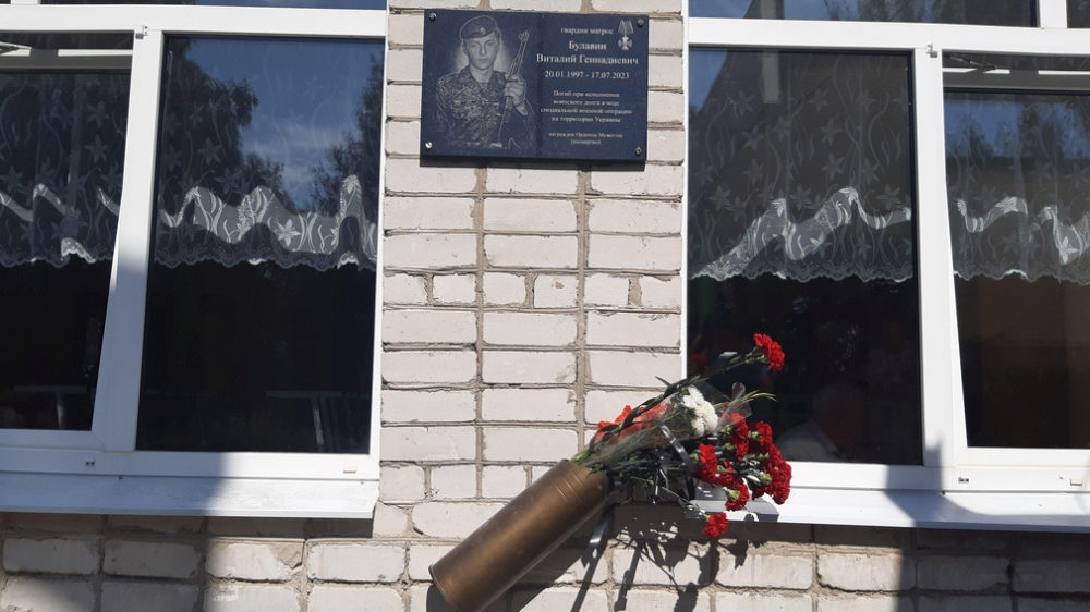 В погарской школе открыли мемориальную доску в память о Виталии Булавине