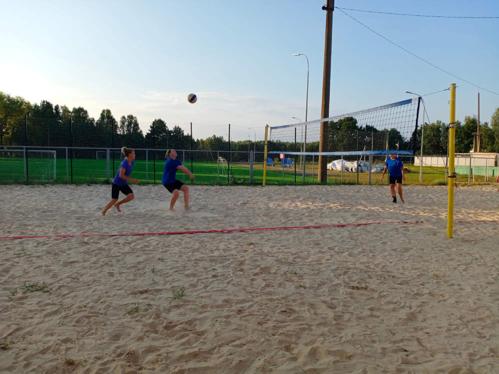 В Унече прошел турнир по пляжному волейболу, посвященный Дню знаний