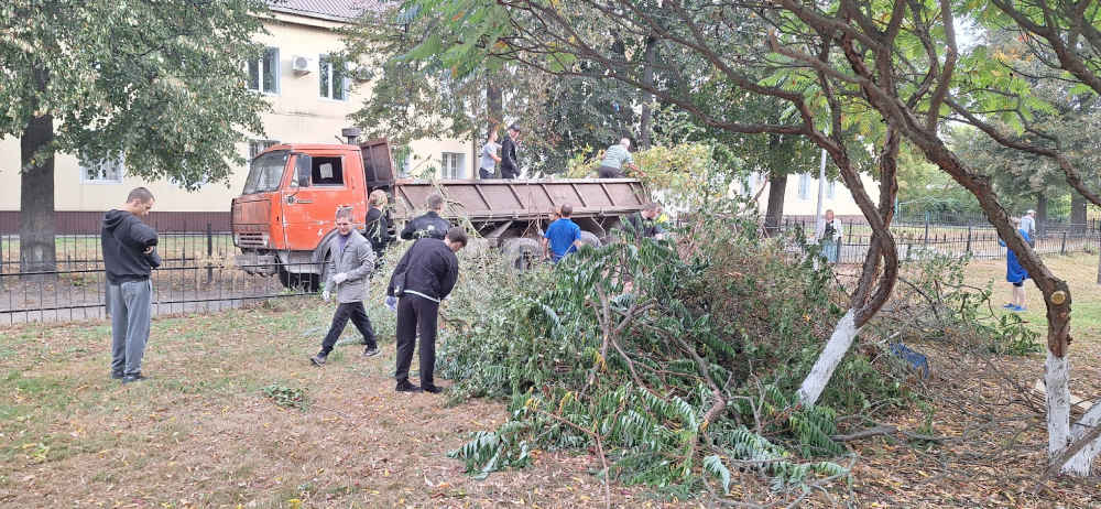Жители Унечи приняли участие в общеобластном субботнике