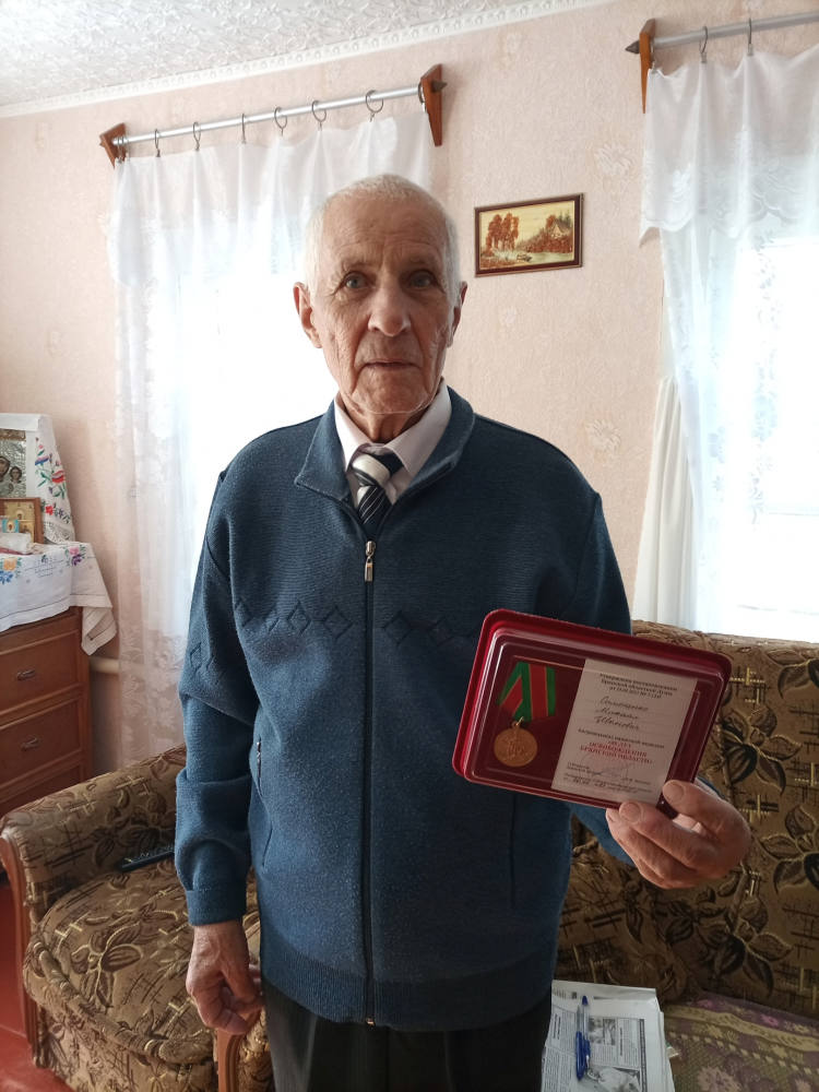 Долгожителя г. Унеча поздравили с 90-летием