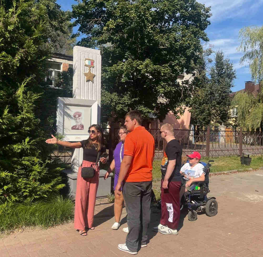 В Унече для ребят из Центра реабилитации детей-инвалидов провели увлекательную экскурсию