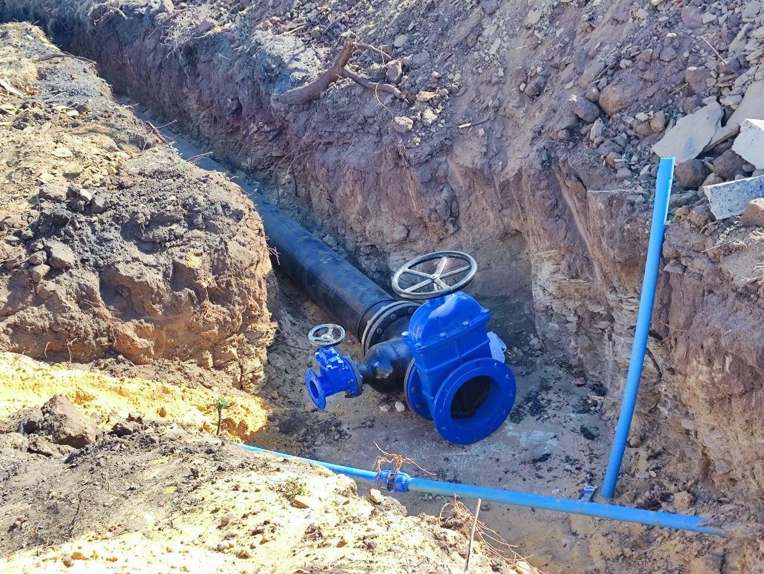 Брянские специалисты запустили в подшефной Брянке новый водопровод