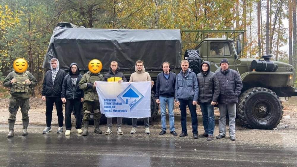 Студенты брянского колледжа доставили гуманитарную помощь бойцам СВО