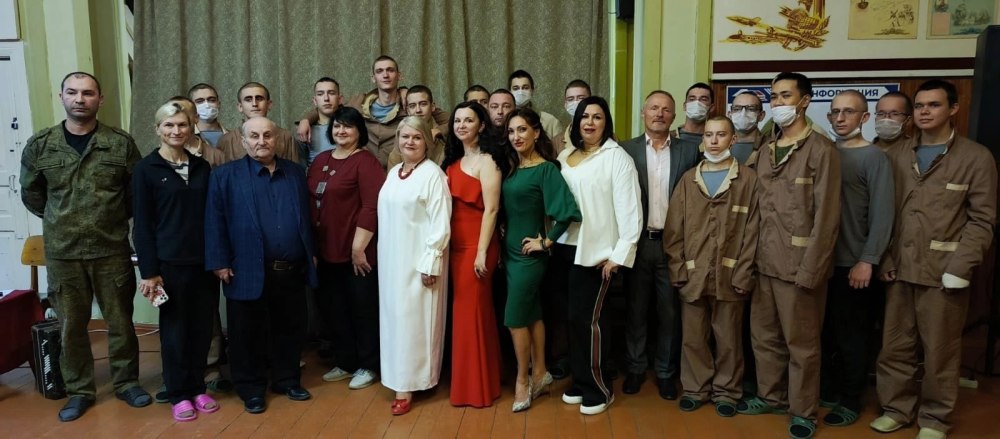 Унечские артисты выступили с концертом в военном госпитале Брянска