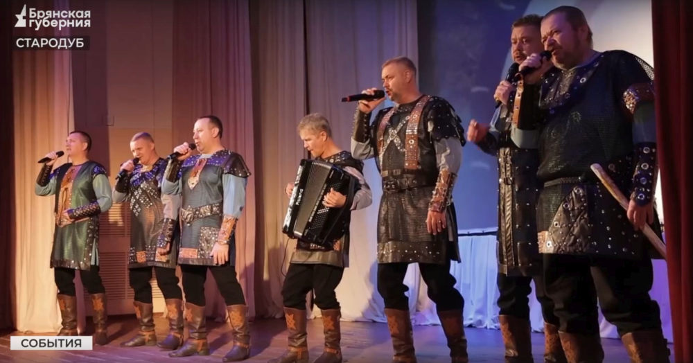 Брянский ансамбль «ВАТАГА» поддержал жителей приграничья яркой концертной программой