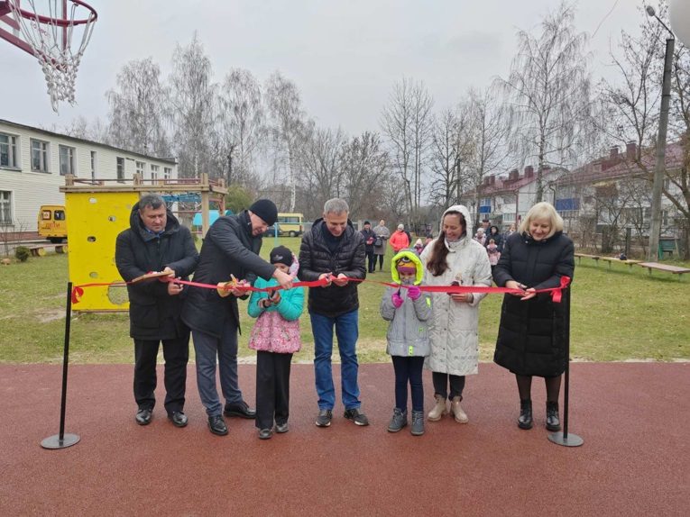 В Дятьково открыли современную спортивную воркаут-площадку