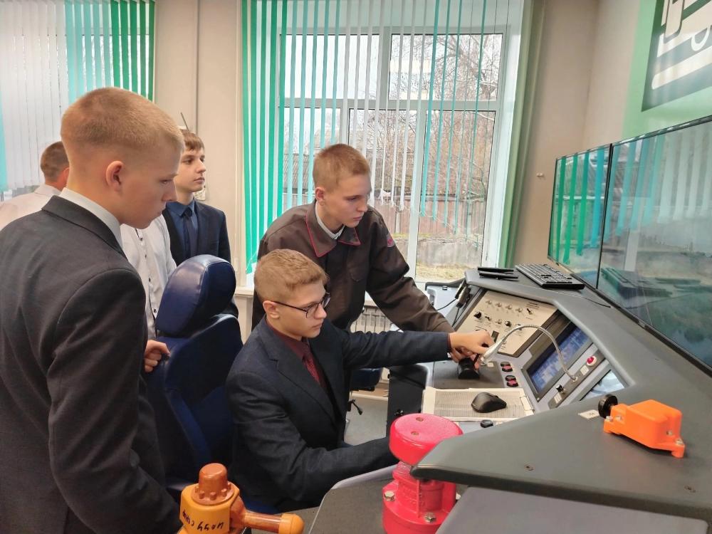 Унечские школьники прошли профессиональные пробы в техникуме отраслевых технологий и транспорта им. Героя России А.В. Рассказы