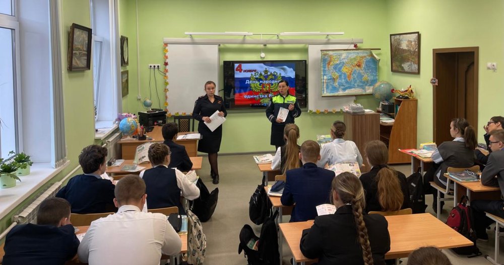 В Унече транспортные полицейские провели для школьников игру-викторину «Моя Россия»