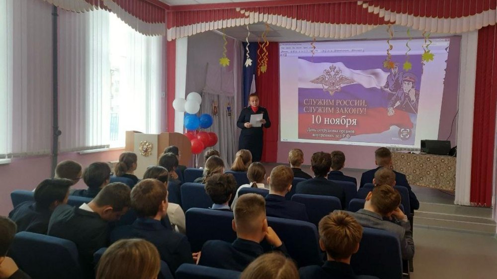 В  Унече транспортные полицейские проводят неделю профессионального ориентирования учащихся городских школ