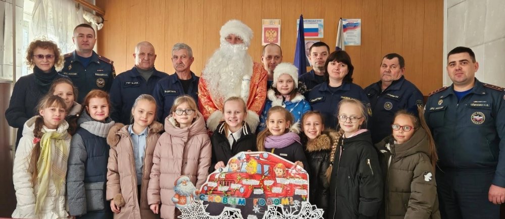 Унечские «Орлята» приняли участие во Всероссийской акции Движения Первых «Российский детский Дед Мороз»