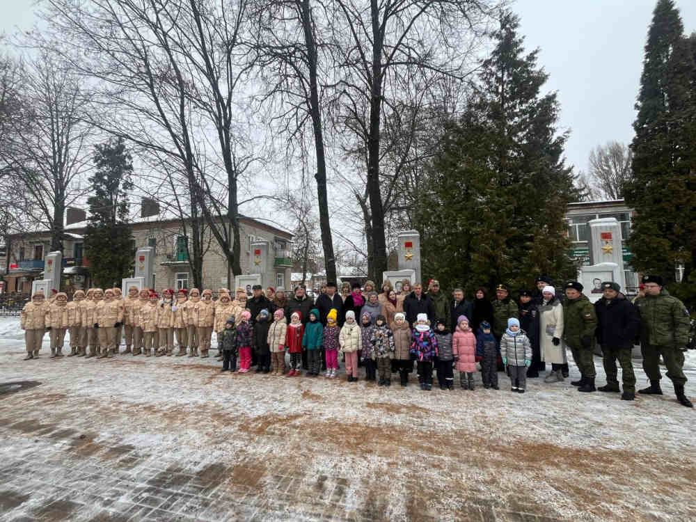 В Унече прошел торжественный митинг в честь Дня Героев Отечества