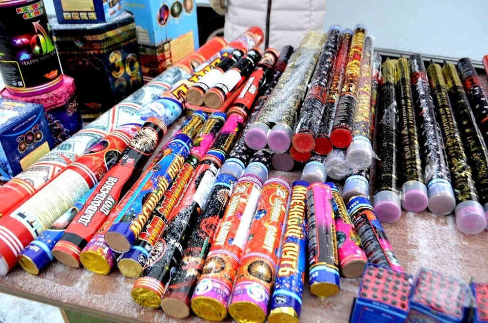 Жителей Унечского района предупредили об ограничении использования пиротехнических изделий