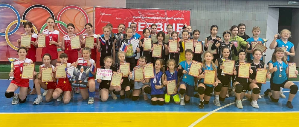 В Унече прошёл турнир по волейболу посвящённый Дню Героев Отечества