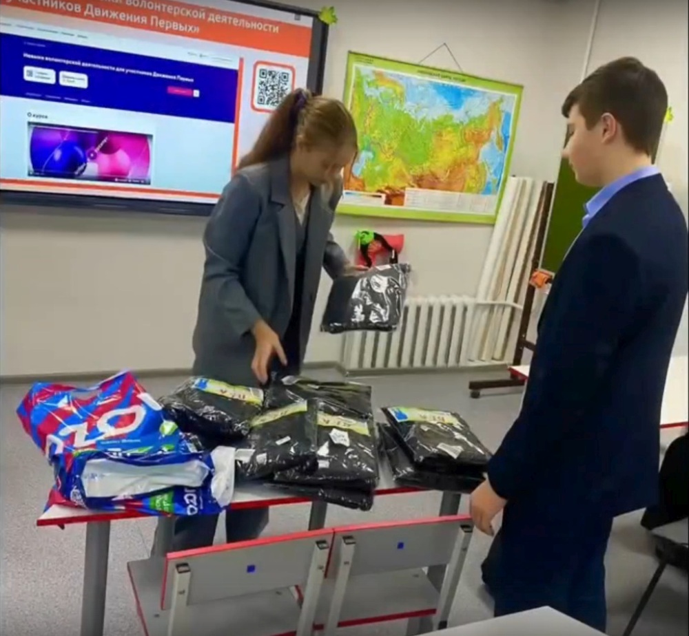 О помощи российским военнослужащим СВО рассказала директор школы №3 г. Унеча Рудик Г.В.