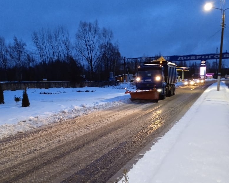 Службы Унечского района оперативно устраняют последствия снегопада