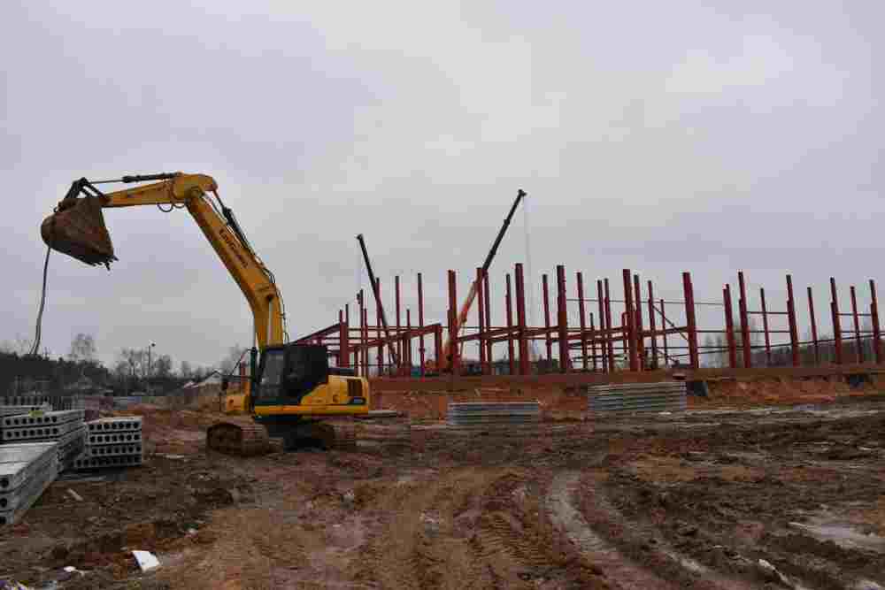 В Клетне продолжается строительство спорткомплекса с бассейном