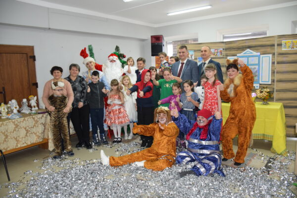 Сотрудники КЦСОН Климовского района» провели для детей с ОВЗ новогодний бал-маскарад