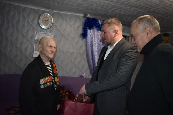 В Жирятинском районе Брянской области ветерана Великой Отечественной войны поздравили с 95-летием