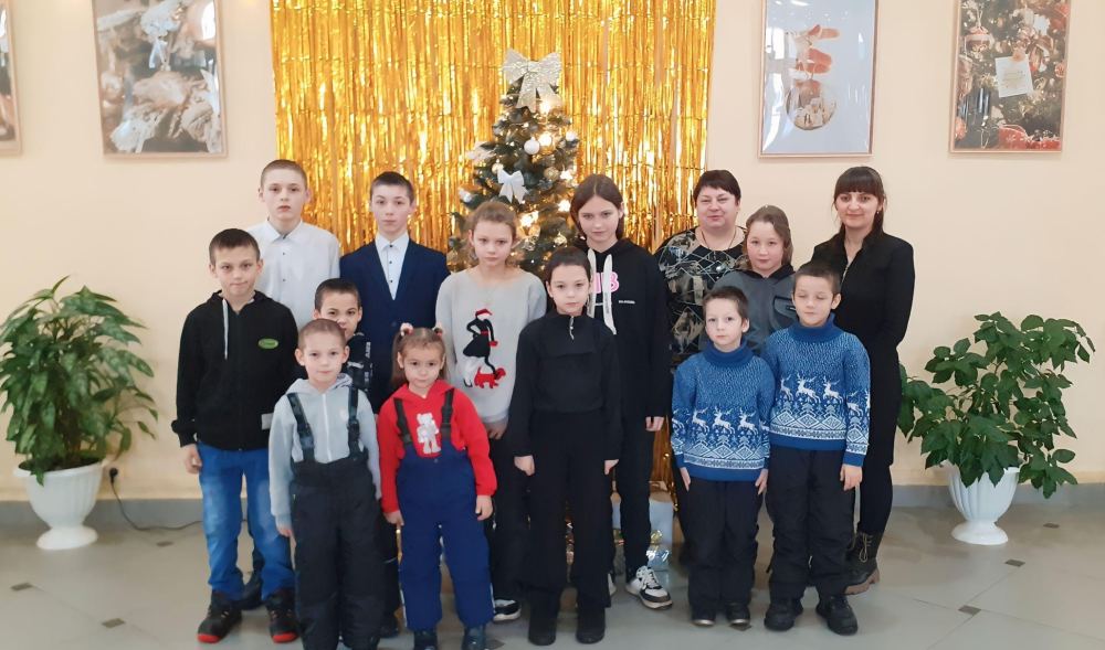 В Унече сотрудники ГБУ КЦСОН организовали для детей поход в кино