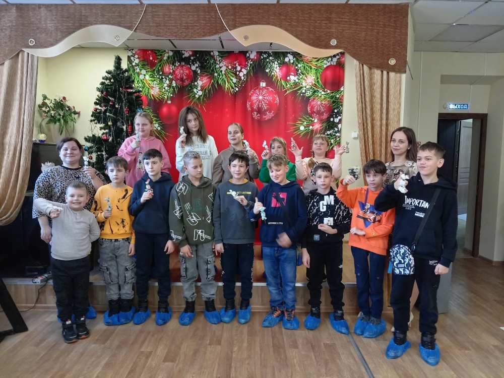 В Унечском краеведческом музее прошло игровое занятие и мастер-класс «Новогодний серпантин»