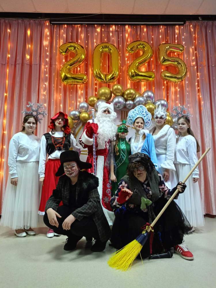 В КДЦ «ЛУЧ» г. Унеча прошла премьера сказки «Новогодний переполох»