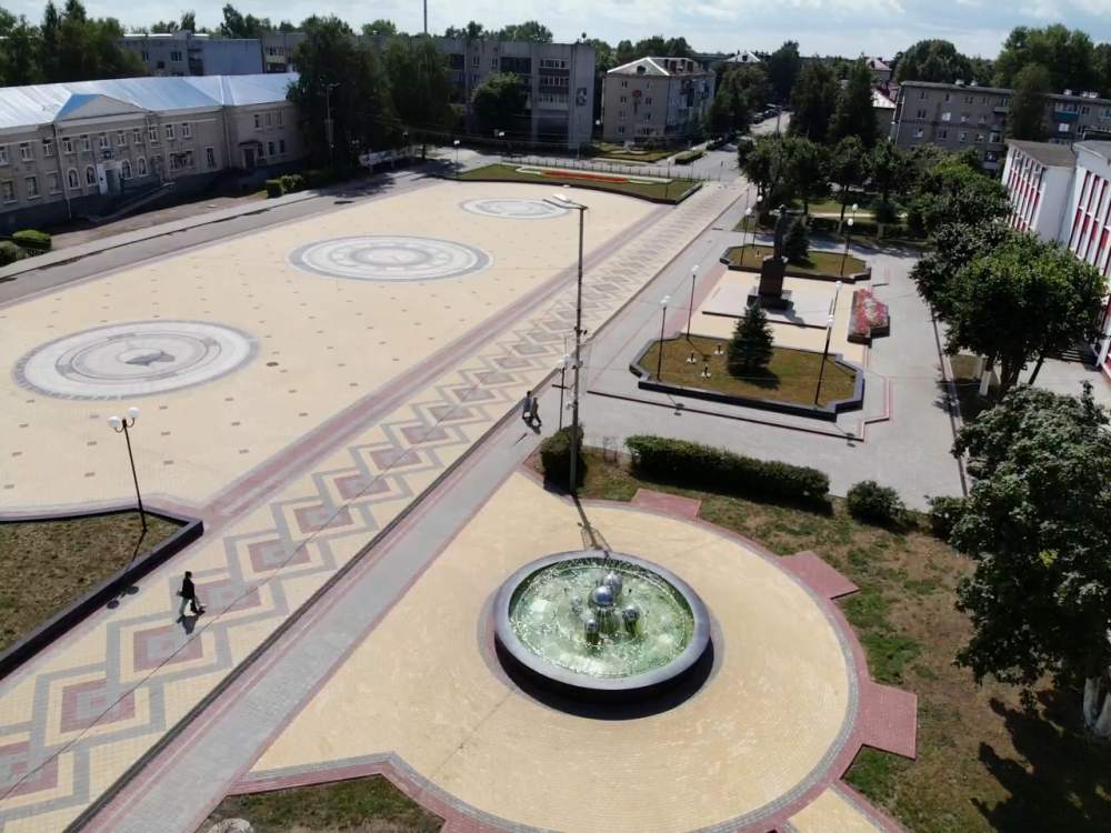 В Унече площадь имени Ленина стала местом притяжения для горожан