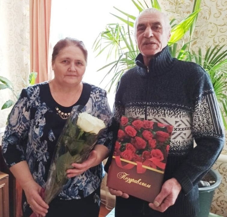 В отделе ЗАГС Унечского района супружескую пару Приваловых поздравили с юбилеем совместной жизни