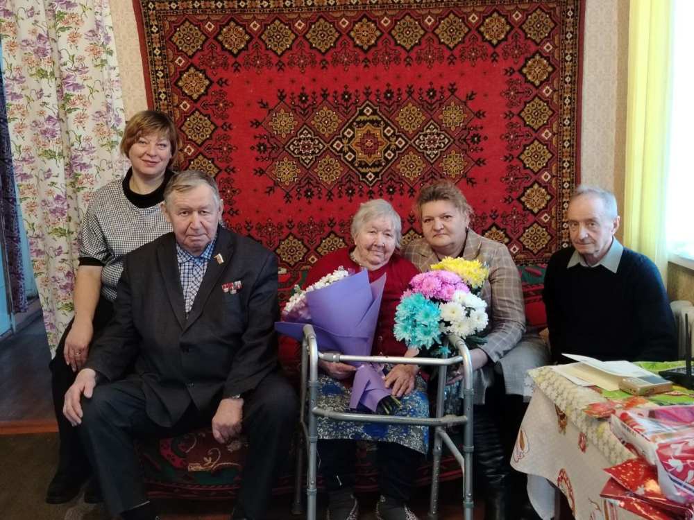 Долгожительницу Унечского района поздравили с 95-летним юбилеем