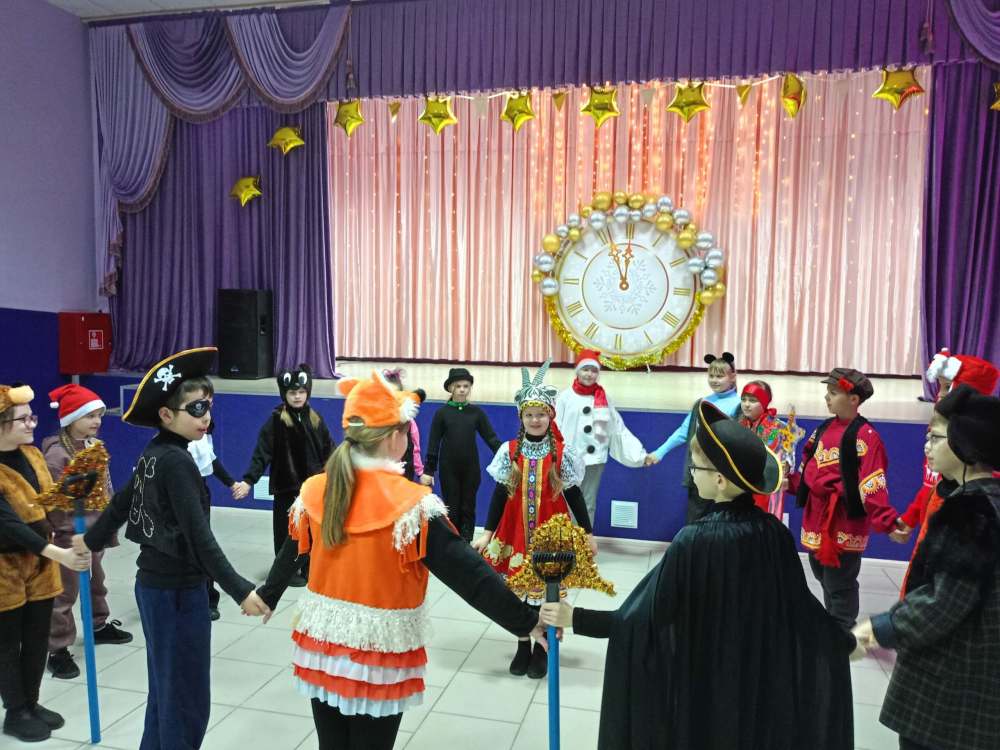 В КДЦ «ЛУЧ» г. Унеча прошла детская развлекательно-познавательная программа «Этот добрый Старый Новый год!»