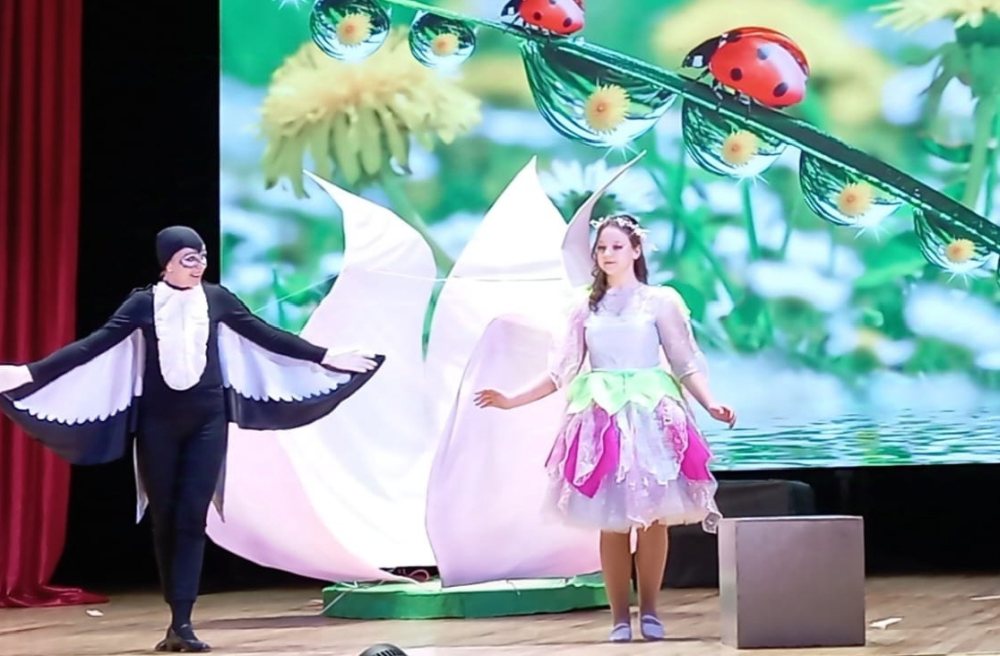 В Унече артисты клуба им. 1 Мая порадовали зрителей премьерой спектакля » Сказка о Дюймовочке «