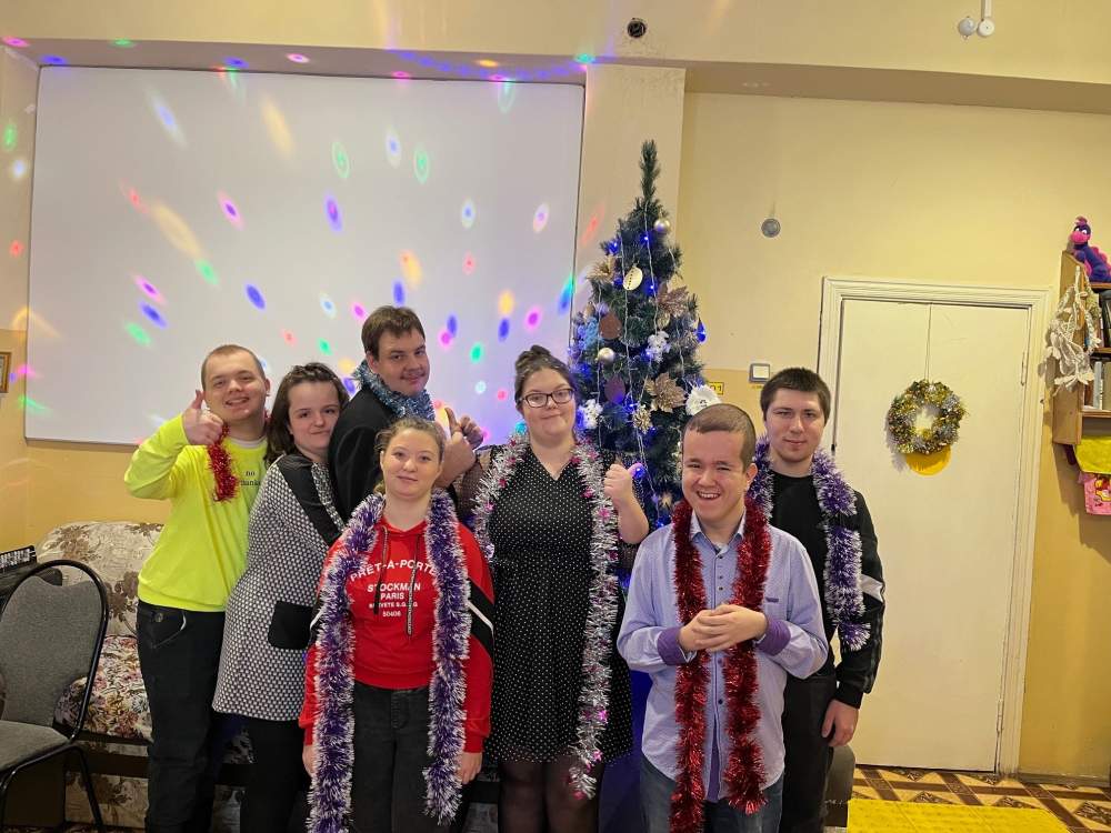 В Унече сотрудники ГБУ КЦСОН провели для ребят из клуба «Преодоление» праздничную встречу