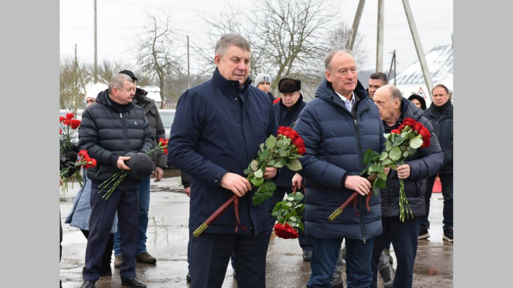 Губернатор Александр Богомаз и госдеятели Николай и Дмитрий Патрушевы почтили память советских воинов в Журиничах
