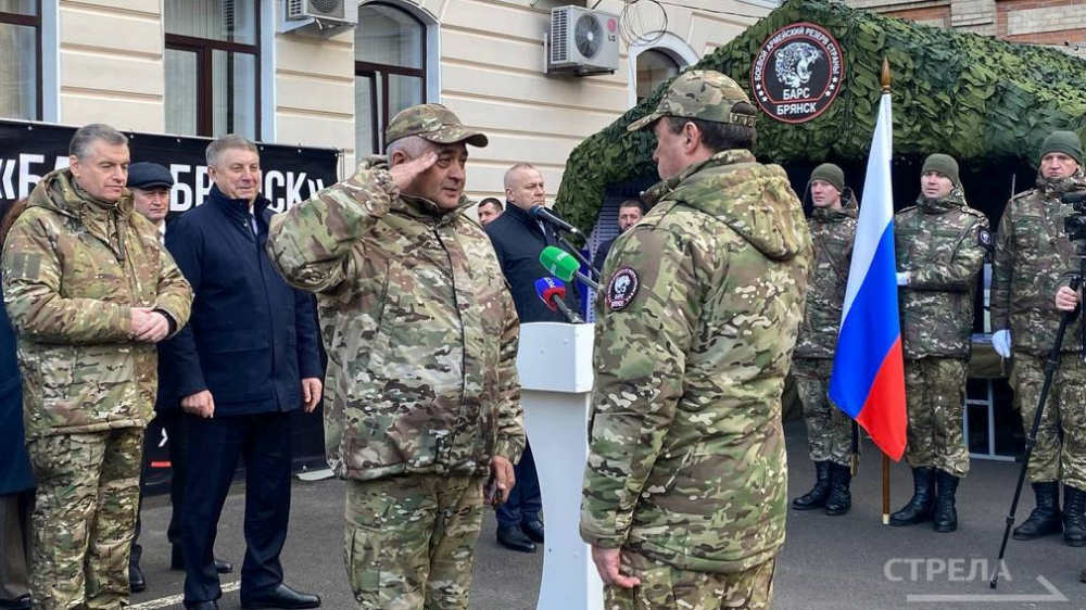 Начальник Главного штаба Сухопутных войск вручил майорские погоны Сергею Антошину