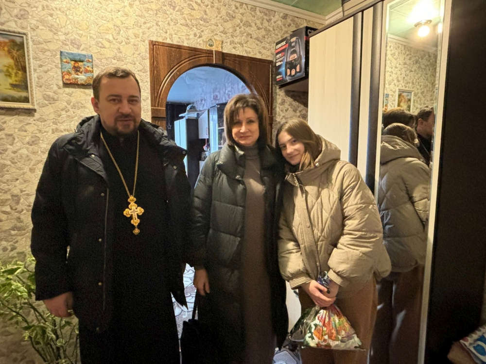 В Унече протоиерей Петр Климчук и депутат Брянской облдумы Светлана Кудинова посетили детей с ОВЗ