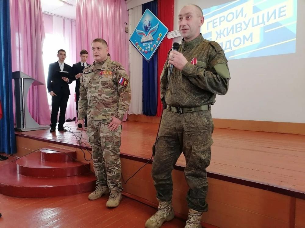 В школах Унечского района для учащихся проводят мероприятия с участием бойцов и ветеранов СВО